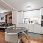Zizkovzen Apartment By Rentez